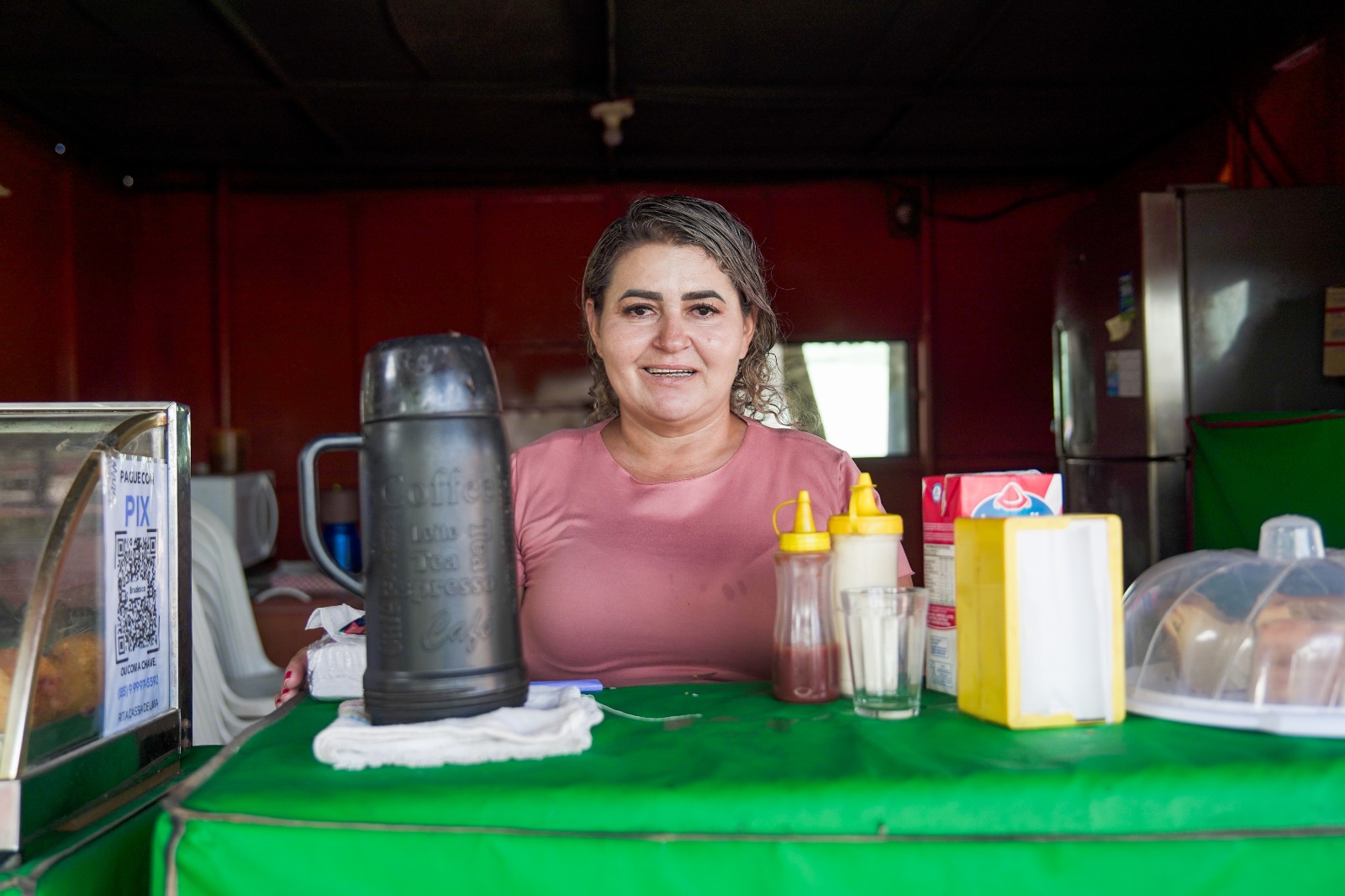 Rita de Cássia na sua venda de café e tapioca